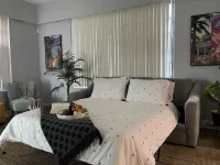 Cozy House 2 BD/ BBQ area/ Saltwater heat Pool, 3 min to the Hollywood Beach