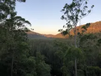Litttle House on the Hill- Hawkesbury River Views -Overlooking National Park.