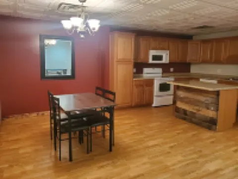 Private apartment above a craft brewery. 默瑟縣酒店