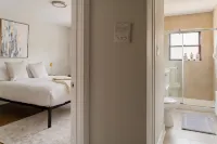 Elegant|Brand New Remodeled|1BR|Next to Beach Hotel dekat Kellogg School of Management