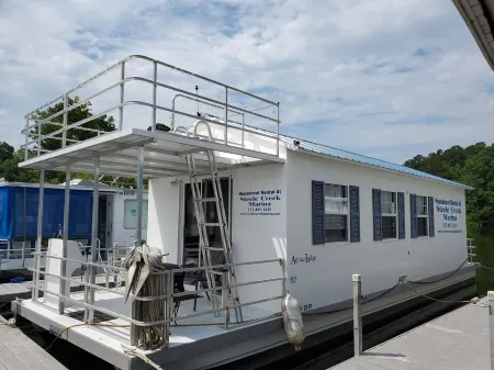 Floating Cabin at Steele Creek Marina--CAN NOT BE DRIVEN