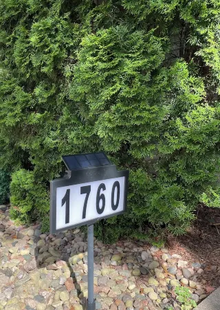 A full 2-bedroom apt with free WiFi, AC in Oshkosh- a short distance to EAA! Отели рядом с достопримечательностью «Университет Висконсин в Ошкош»