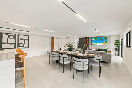 Super Lux House: 11BR Pool Jacuzzi Sauna Gym Games Отели в г. Мирамар