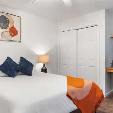 Lakeside Clemson Condo With 4K/Surround Sound/Xbox/Coffee Bar/Private Bathrooms