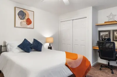 Lakeside Clemson Condo With 4K/Surround Sound/Xbox/Coffee Bar/Private Bathrooms Hotels near The Dike