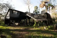 Beautiful & Secluded Brand New Romantic Riverfront Oasis