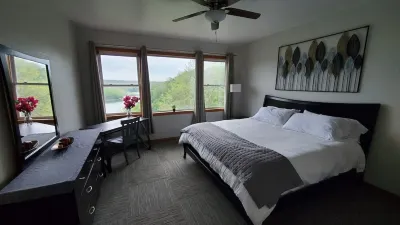 Sunrise House Lower Level One Bedroom