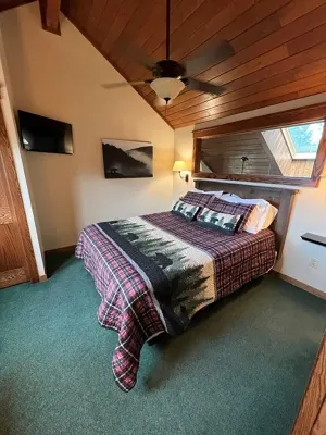 Lola’s Lodge Ski-In/Ski-Out 3 bedroom Lodge near hiking/golf