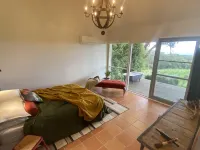 Harry's Cottage Red Hill Отели рядом с достопримечательностью «Ripe N' Ready Cherry Farm»