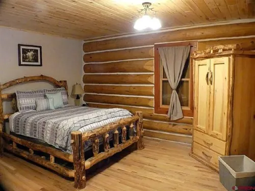 BEAUTIFUL MOUNTAIN LOG CABINPETS ALLOWED