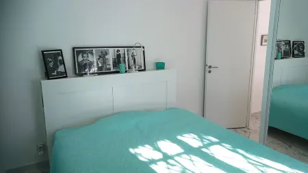 Apartment lux 1 bedroom, independent in villa, swimming pool, view Grasse and sea