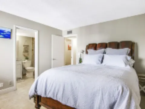 5min Walk to Jupiter Beach From this Cozy Condo Hotels in Jupiter