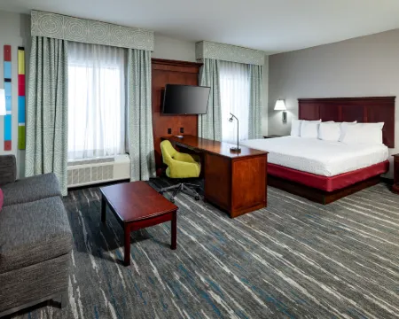 แฮมป์ตัน อินน์แอนด์สวีทส์ เท็กซาร์แคนา โรงแรมในเท็กซาร์คานา