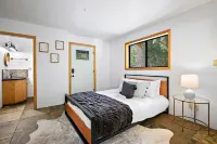 Strawberry Creek Retreat: Refined A-Frame Cabin W/AC