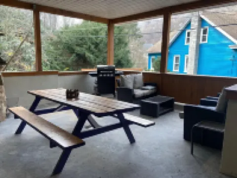 Spacious 3 Bedroom, 2 Bath Apartment-historic Jim Thorpe, large patio & balcony