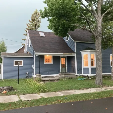 4 BEDROOM HOME IN MANISTEE MI.  Walk to the Lake! Deck!