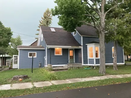 4 BEDROOM HOME IN MANISTEE MI.  Walk to the Lake! Deck!