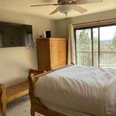 Relax and Unwind at Beautiful Bass Lake Rooms
