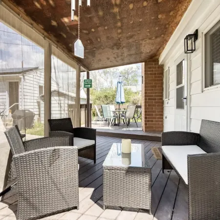 Charming Studio 2 Blocks from Light Rail & Downtown Bike Path!