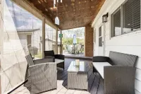 Charming Studio 2 Blocks from Light Rail & Downtown Bike Path!