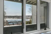Townhome w/ amazing Paugus Bay - Lake Winnipesaukee - Views Hotels in Laconia