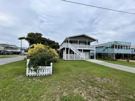 Cozy 3 Bedroom Cottage in Nags Head -- Extra Apt with BR + BA Available