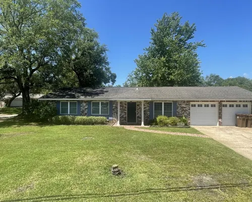 Coastal Blue. 2 minutes to Gulf of Mexico. Private backyard for BBQ/entertaining Hotels in Long Beach