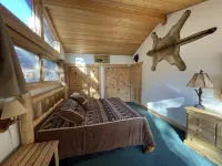 Storybook Cabin - Private Stream, Incredible Canyon View, Starlink Internet