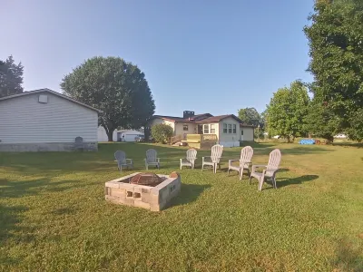 1-Mile from Conley Bottom's ramp Hotel dekat MWC Park