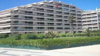 Apartment seafront luxury building Canet sud with parking WIFI access