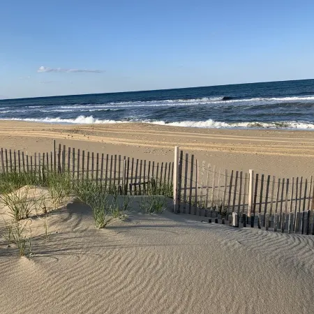 Comfortable OBX Beach Box Cottage ~ Ocean views, 2 min walk to the beach!