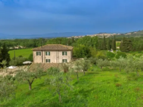 Farmhouse holidays in Umbria, the green heart of Italy, amongst art and nature. Hotels in Spello