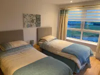 Beach Retreat - Dockside 래넬리 호텔