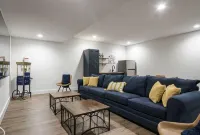 Legacy II- Walk to Notre Dame. New 6 bedroom 5.5 bathrooms,  sleeps up to 14