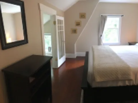 Spacious and charming home in a park-like setting Hotels in Burien