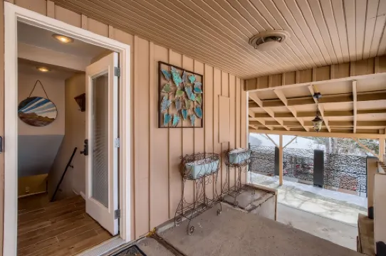 Relaxing Downtown Castle Rock guest suite. Hotels in Castle Rock