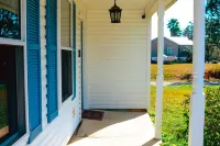 Spacious and stylish 3bd home minutes from beach