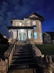Elegant Victorian Parlor Hotels near College of Health Sciences and School of Nursing Building