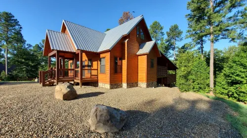 Romantic Cabin with Hot Tub, Outdoor Fireplace & Soaking Tub - Romantisk