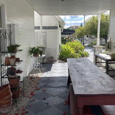 Downtown Charlevoix Boutique Cottage #1