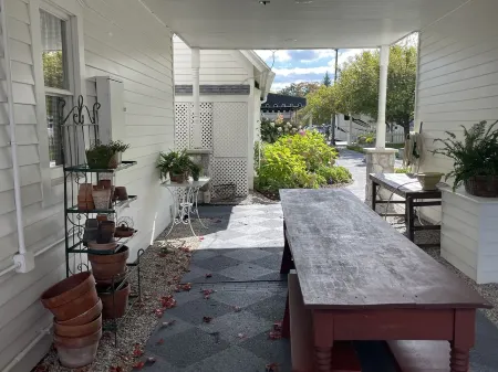 Downtown Charlevoix Boutique Cottage #1