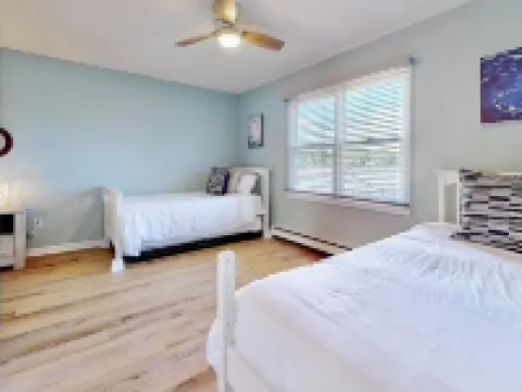 Charming 3 Bedroom Beach Front Cottage Hotels in Milford