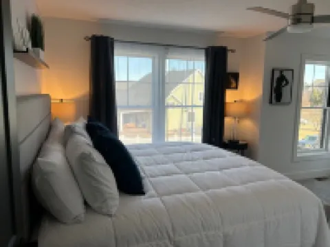 Fun! New townhome, Near Memorial Stadium