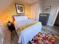 NEW Across St from CSU campus! 3 bedroom 1.5ba, above famous Rainbow Restaurant