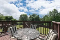 Touch of Class  3-bedroom townhome in Belleville King Bedroom. Hotels in St. Clair County