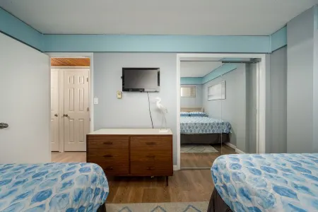 Oceanfront condo - sunrise views, direct beach access & pool