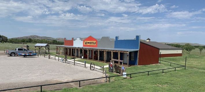 Bunkhouse Cabin The Lazy Buffalo Cache Wichita Mountains Family Reunion Kitchen Hotels in Comanche County