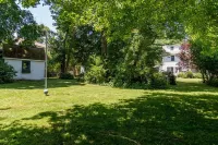 Entire House:14 Guests, 7 BRs, 10 Beds, 5 Full Baths, Outdoor Shower, Beach Gear