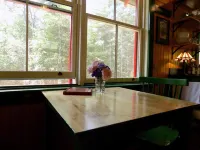 Camp RiverWood on the Hudson River Các khách sạn ở Chestertown