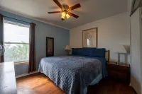 5 Min Walk to Beach, Gulf View, Pool, Pets Welcome, Family-Friendly Condo